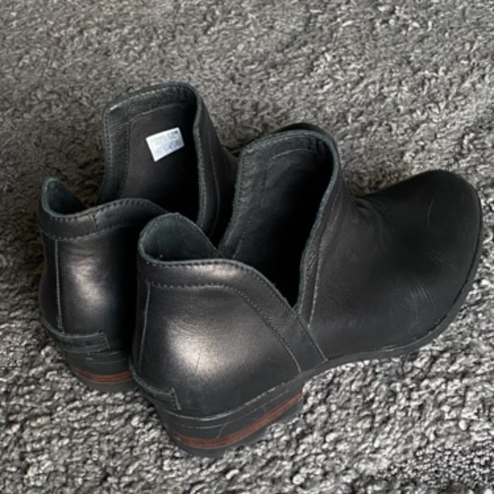 Sorel Black Leather Lolla Cut Out Ankle Booties